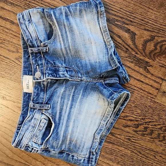 BKE Payton Distressed Stretch Low-Rise Denim  Shorts - Picture 1 of 12